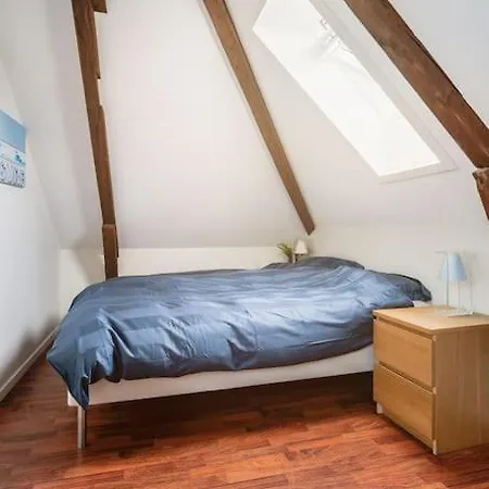 Apt. Close To Centre